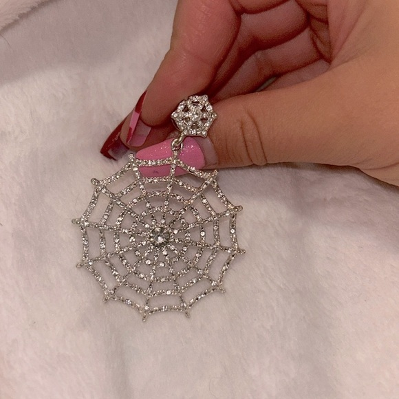 🩵3/$20🩵 Elegant Silver Spider Web Sparkly Rhinestone Earrings Halloween - Picture 2 of 2